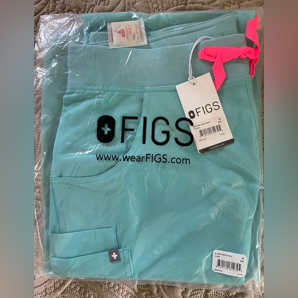 Set-FIGS Neon Blue Women's Scrub Set - Top & Cargo Pants - Picture 6 of 8